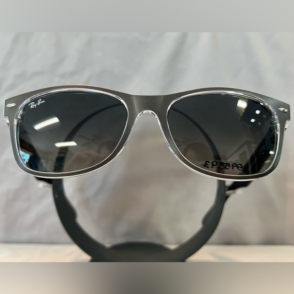 Ray-Ban New Wayfarer RB2132 614371 52-18